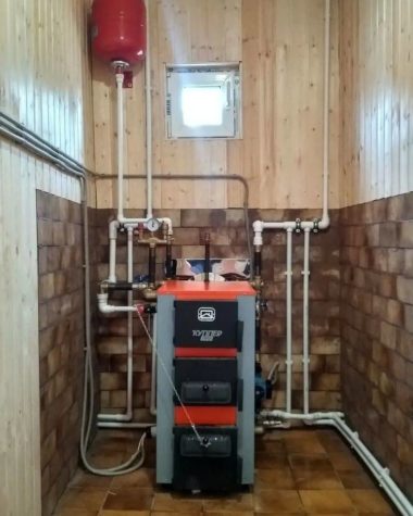 Твердотопливный котел в интерьере